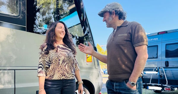 Schmidt Max - Suche nach der Freiheit | im Gespräch mit Melanie Ebert auf einem Campingplatz